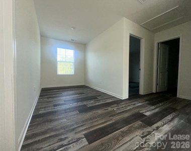 260 Mills Avenue - Photo Thumbnail 27