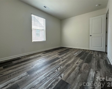 260 Mills Avenue - Photo Thumbnail 36