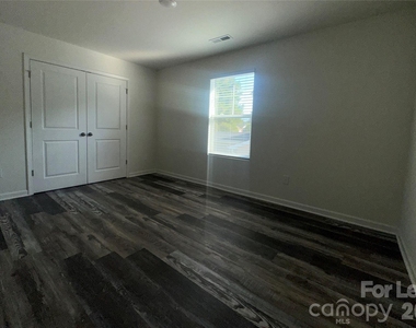 260 Mills Avenue - Photo Thumbnail 32