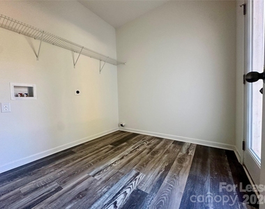260 Mills Avenue - Photo Thumbnail 15