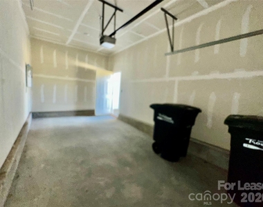 260 Mills Avenue - Photo Thumbnail 39