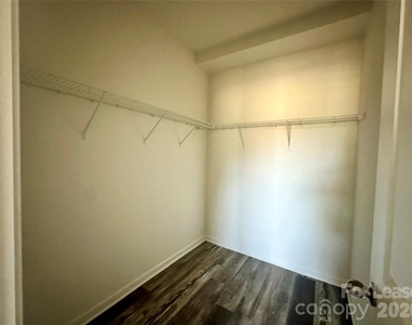 260 Mills Avenue - Photo Thumbnail 18