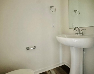 260 Mills Avenue - Photo Thumbnail 13