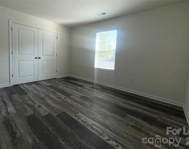 260 Mills Avenue - Photo Thumbnail 31