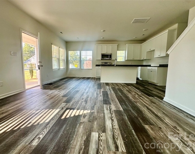 260 Mills Avenue - Photo Thumbnail 5
