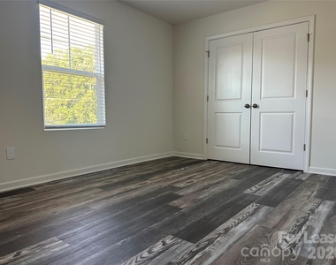 260 Mills Avenue - Photo Thumbnail 34