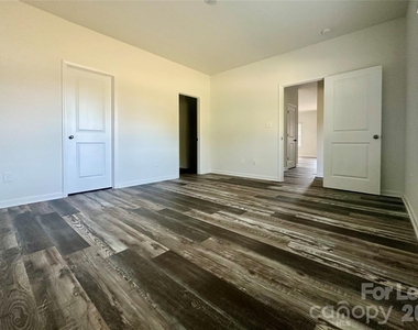 260 Mills Avenue - Photo Thumbnail 17