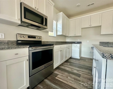 260 Mills Avenue - Photo Thumbnail 8