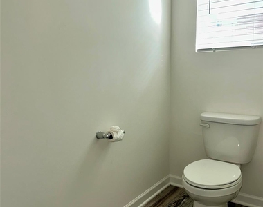 260 Mills Avenue - Photo Thumbnail 23