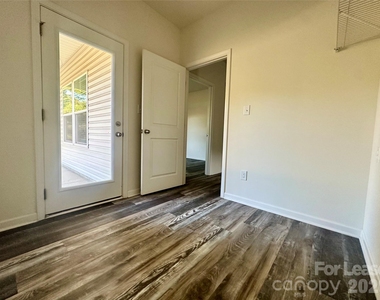 260 Mills Avenue - Photo Thumbnail 14