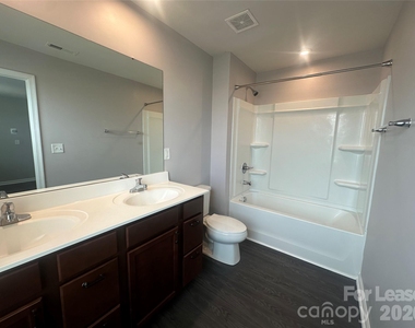 5014 Merwyn Avenue - Photo Thumbnail 7