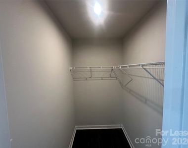 5014 Merwyn Avenue - Photo Thumbnail 6