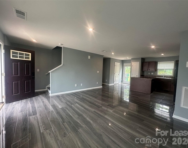 5014 Merwyn Avenue - Photo Thumbnail 15