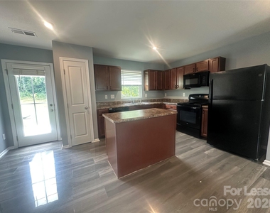 5014 Merwyn Avenue - Photo Thumbnail 1