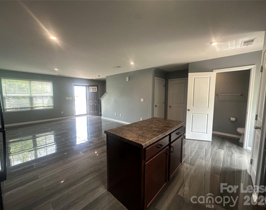 5014 Merwyn Avenue - Photo Thumbnail 13