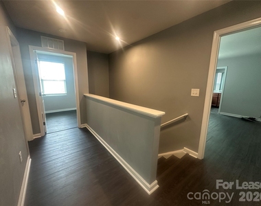 5014 Merwyn Avenue - Photo Thumbnail 8