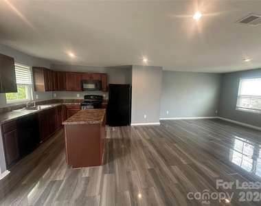 5014 Merwyn Avenue - Photo Thumbnail 14