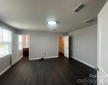 5014 Merwyn Avenue - Photo Thumbnail 4