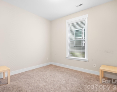 10008 Michael Crossing Drive - Photo Thumbnail 17