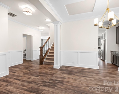 10008 Michael Crossing Drive - Photo Thumbnail 15
