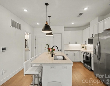 3000 South Boulevard - Photo Thumbnail 5