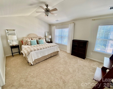 2933 Duvalla Avenue - Photo Thumbnail 8
