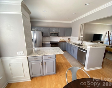 2933 Duvalla Avenue - Photo Thumbnail 7