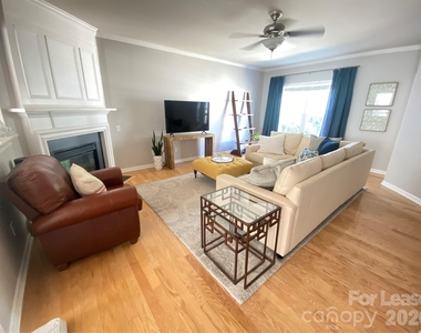 2933 Duvalla Avenue - Photo Thumbnail 4