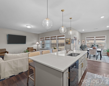 157 Montgomery Place - Photo Thumbnail 7