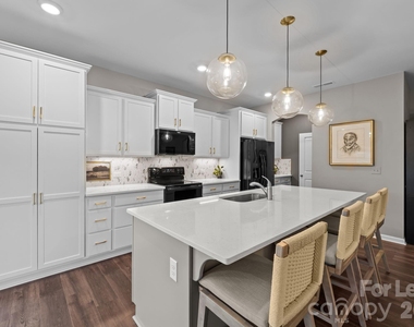 157 Montgomery Place - Photo Thumbnail 5