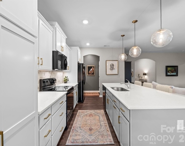 157 Montgomery Place - Photo Thumbnail 6