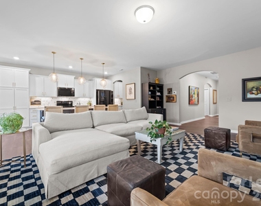157 Montgomery Place - Photo Thumbnail 1