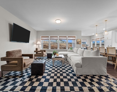 157 Montgomery Place - Photo Thumbnail 3