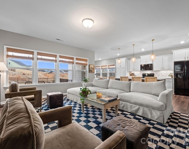 157 Montgomery Place - Photo Thumbnail 2
