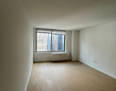 West 54th Street - Photo Thumbnail 3