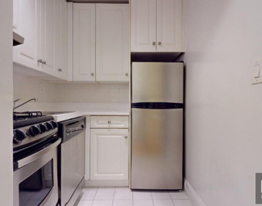 East 80th Street - Photo Thumbnail 4