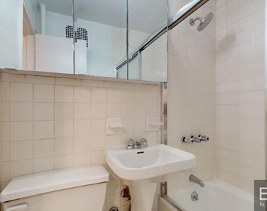 East 80th Street - Photo Thumbnail 3