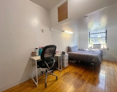 112 Mac Dougal Street - Photo Thumbnail 2
