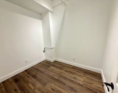 255 West 36th Street - Photo Thumbnail 3