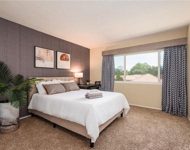 2328 E Vine Avenue - Photo Thumbnail 9