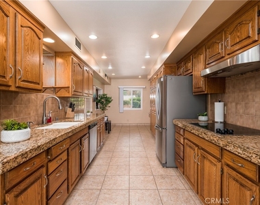 2328 E Vine Avenue - Photo Thumbnail 5