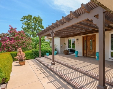 2328 E Vine Avenue - Photo Thumbnail 17