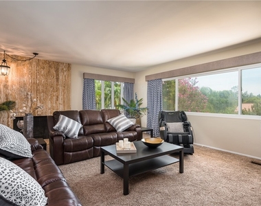 2328 E Vine Avenue - Photo Thumbnail 2
