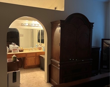 674 Radbury - Photo Thumbnail 9