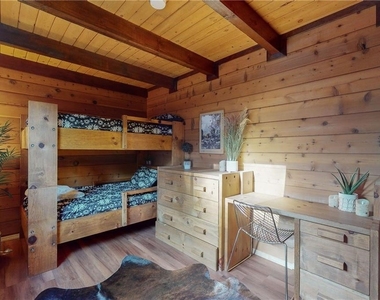 2461 Tyndall - Photo Thumbnail 9
