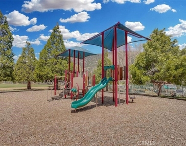 2461 Tyndall - Photo Thumbnail 25
