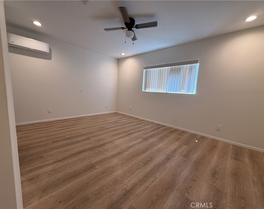 7320 Lindley - Photo Thumbnail 5