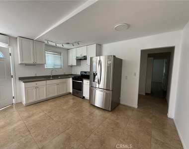 7320 Lindley - Photo Thumbnail 3