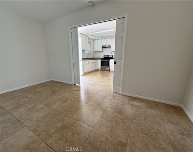 7320 Lindley - Photo Thumbnail 2