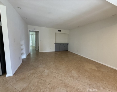 7322 Lindley - Photo Thumbnail 8